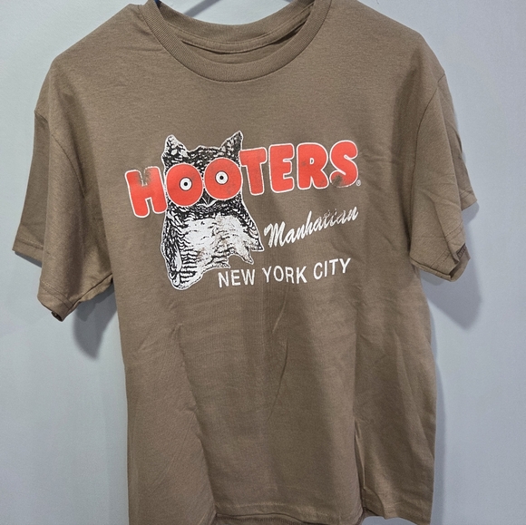 Hooters Other - New without tags mens official Hooters Merchandise New York City Manhattan shirt